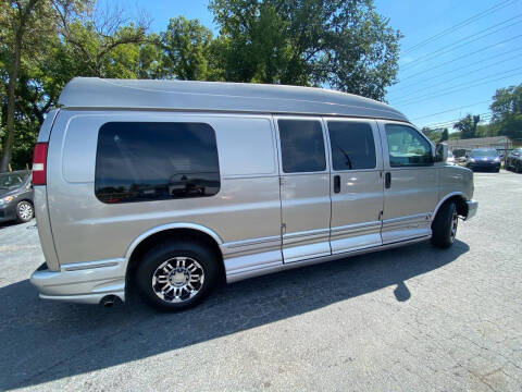 2004 GMC Savana for sale at CHAD AUTO SALES in Saint Louis MO